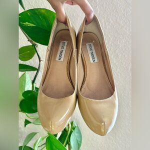 Steve Madden Beige Patent Pump Heels
